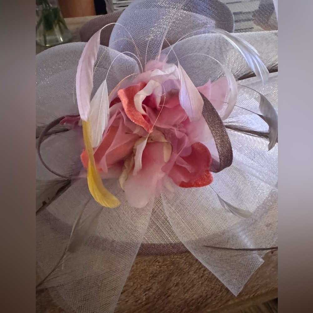 NWT MillinerybyAnna Women’s Ivory/Brown Hat with Pink Flower Sinamay Hat - Picture 2 of 5